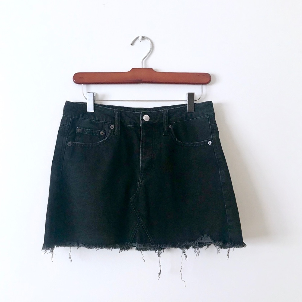 American Eagle Black Distressed Mini Micro Denim Skirt Size 4